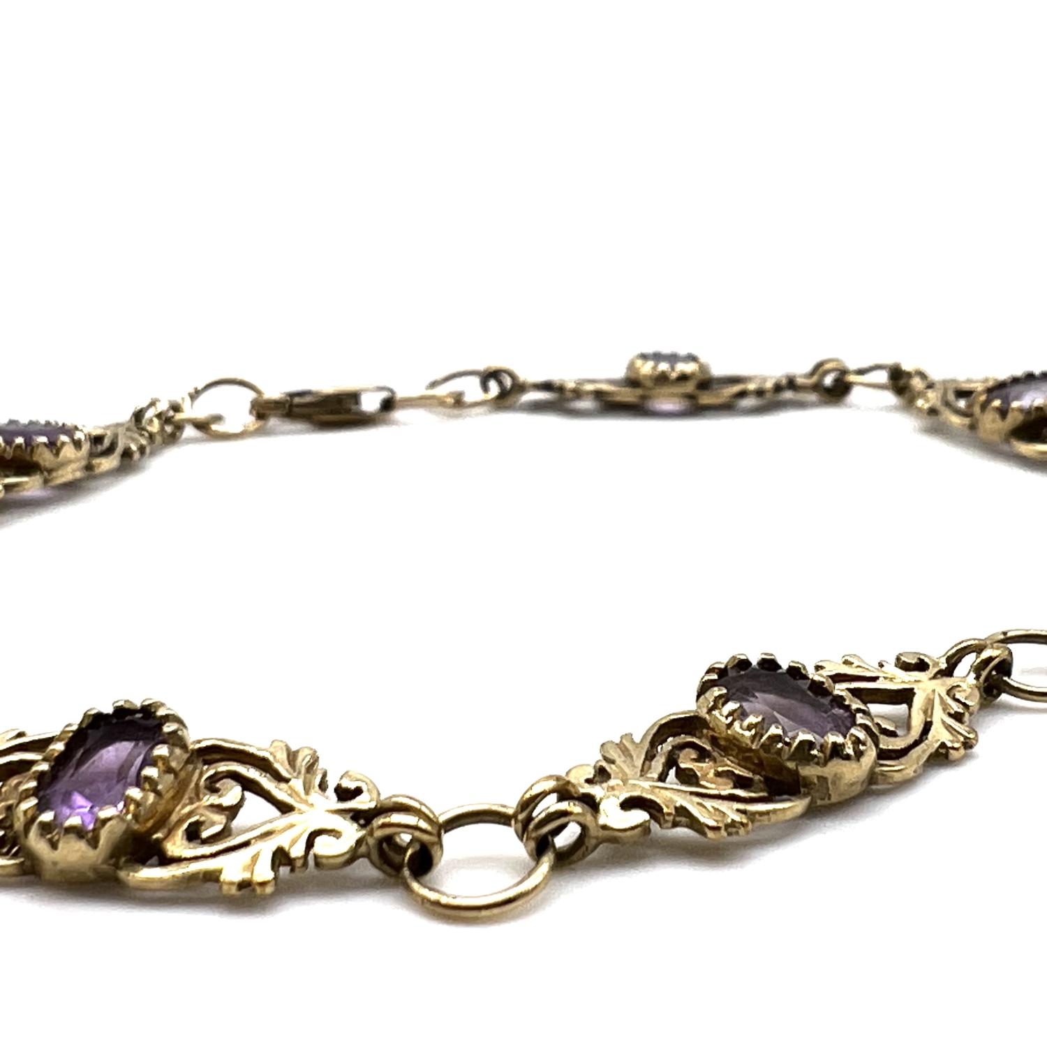 Fine 9ct gold and amethyst bracelet. Marked for 9ct gold and set with amethyst stones. Measures 19. - Image 4 of 5