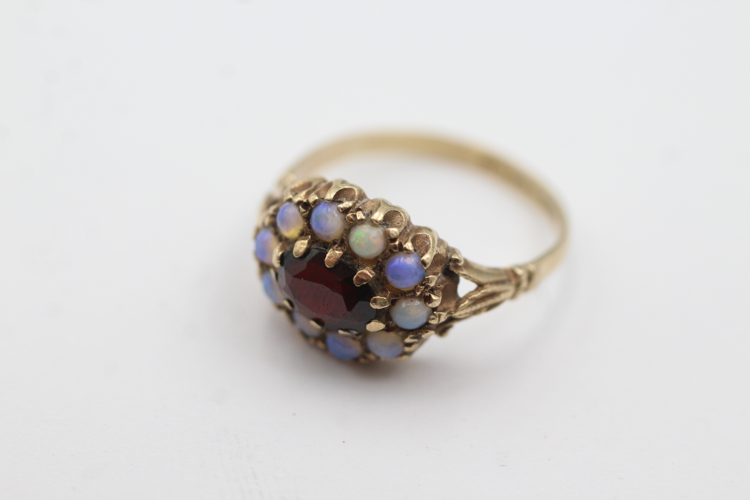 9ct gold opal and garnet dress ring weighs 2.5 grams. Fully hallmarked for 9ct gold. Uk size. N - Image 2 of 4