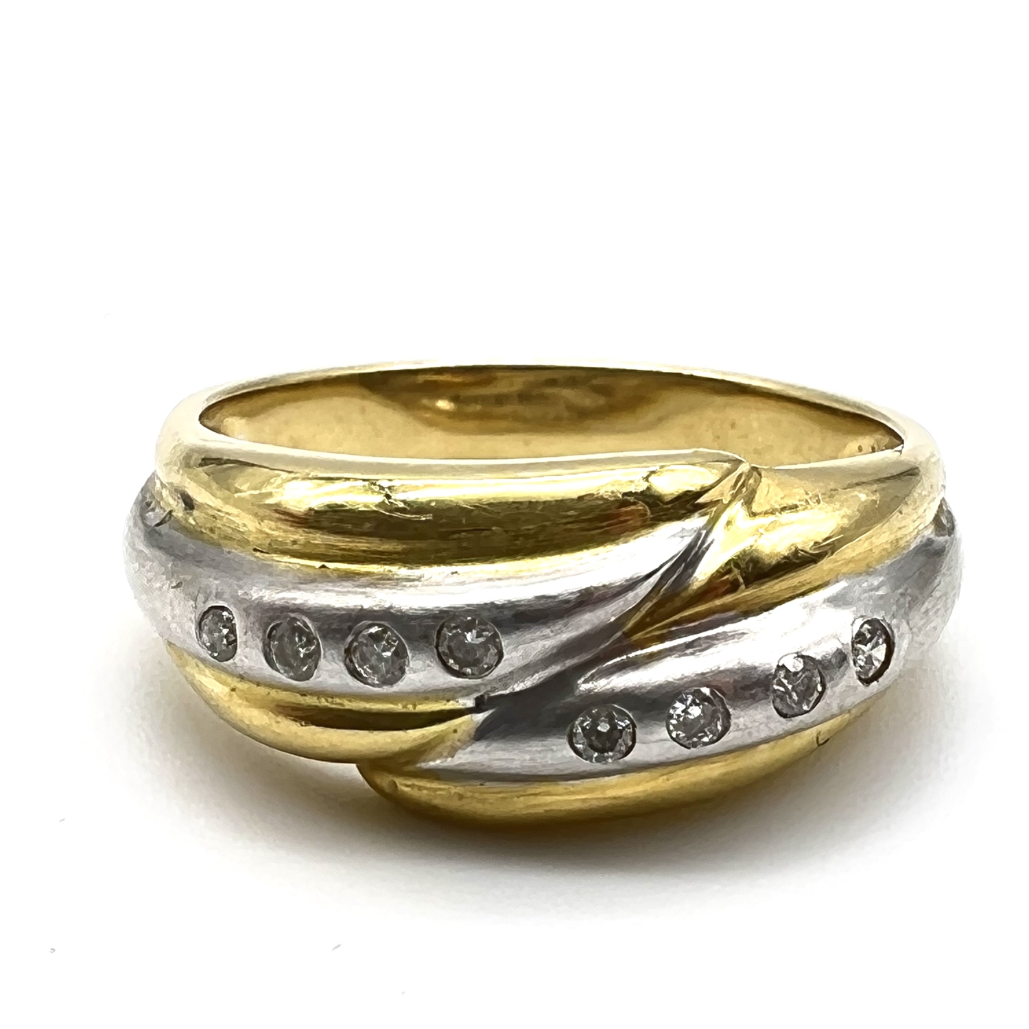 Fine 18ct two coloured gold and diamond ring. Set with brilliant cut diamonds. Uk size N . Total