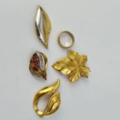 Fine 9ct gold quanity of brooches and a ring. Includes a garnet and diamond brooch . The largest