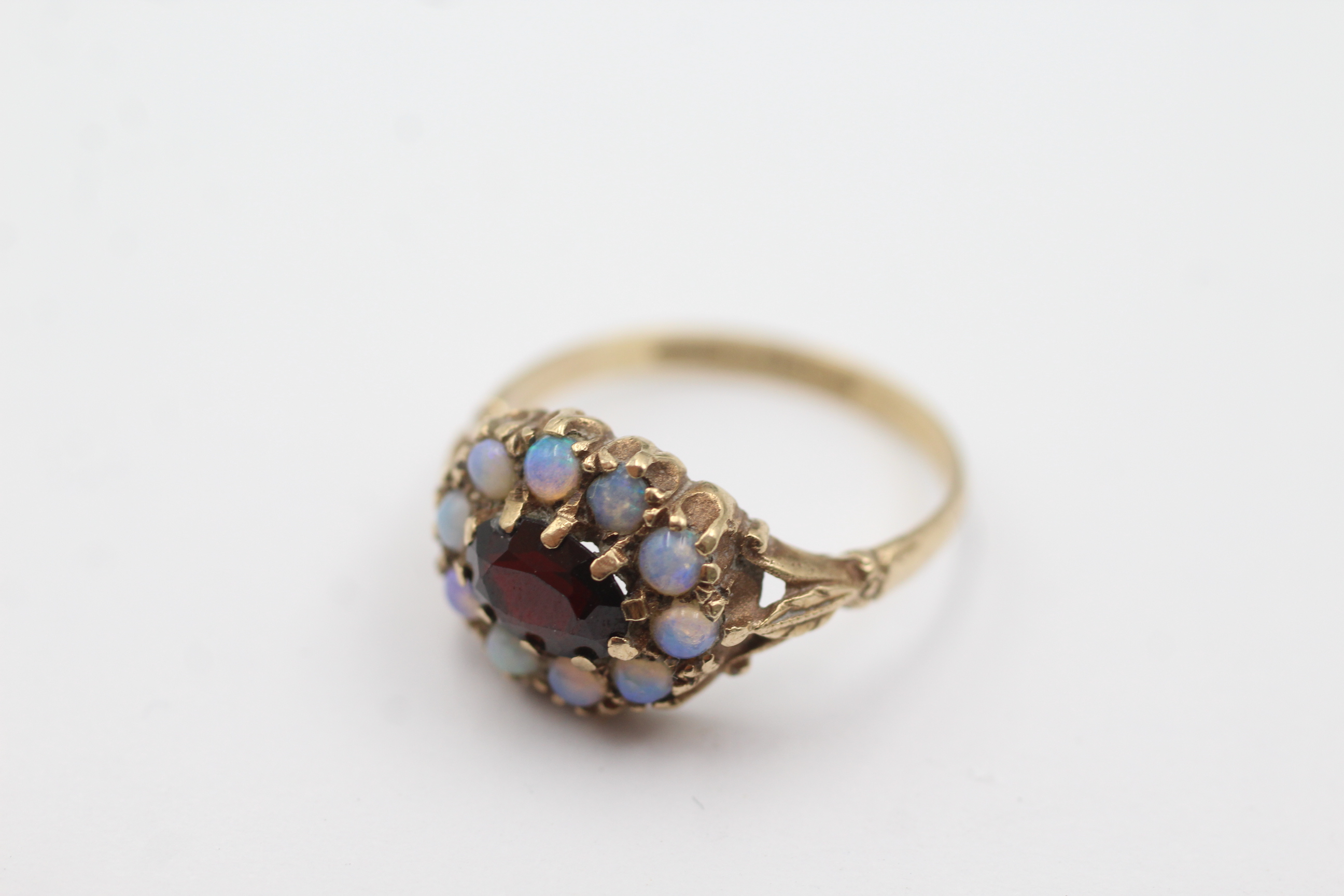 9ct gold opal and garnet dress ring weighs 2.5 grams. Fully hallmarked for 9ct gold. Uk size. N - Image 4 of 4