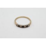 9ct gold clear gemstone & sapphire fronted ring - weighs 2 grams. Set with a series of sapphires and