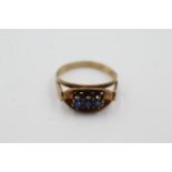 9ct gold vintage blue gemstone ring - weighs 1.9 g. Set with a series of three blue gemstones.