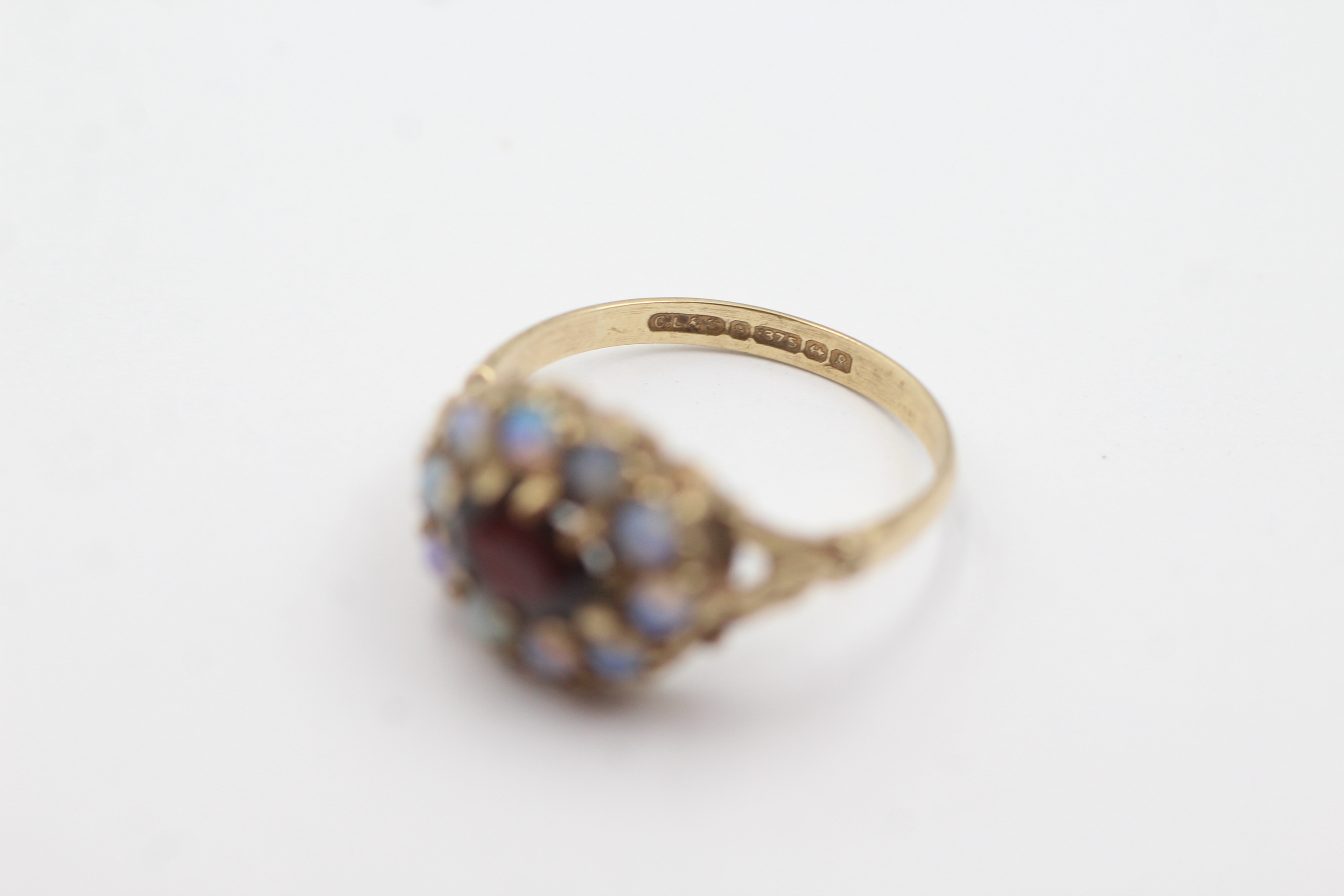 9ct gold opal and garnet dress ring weighs 2.5 grams. Fully hallmarked for 9ct gold. Uk size. N - Image 3 of 4