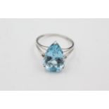 10ct white gold diamond sided topaz ring weighs 2.5 g. Set with a topaz and diamonds. Marked 10 K