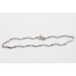 9ct white gold 10 point diamond detailed tennis bracelet - weighs 3.6 grams. Set with 10 points of