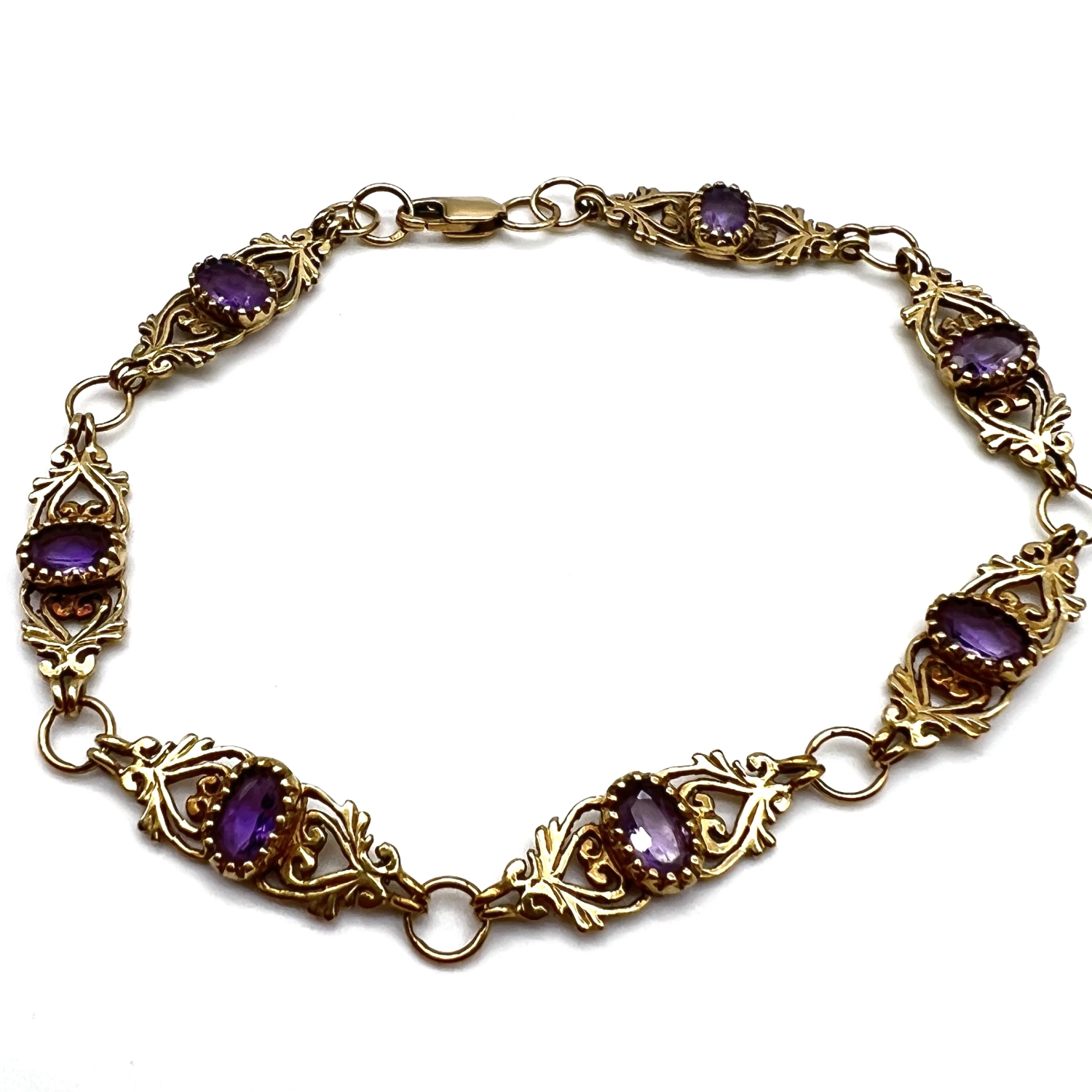 Fine 9ct gold and amethyst bracelet. Marked for 9ct gold and set with amethyst stones. Measures 19.