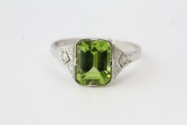 A step cut peridot with detailed diamond kite shoulders in platinum Peridot 2.60 carats D0.12