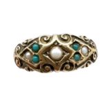 Fine 9ct gold natural turquoise and seedpearl ring. Set with turquoise and seedpearls. Uk size