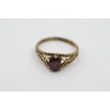 9ct gold garnet ornate rope framed ring - weighs 2.4 g set with a garnet in the centre. Fully