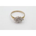 9ct gold vintage cz dress ring weighs 1.7 grams. Hallmarked 9ct gold. Set with cubic zirconias in
