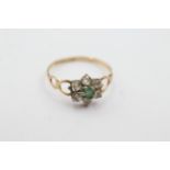 9ct gold vintage emerald & clear gemstone weighs 1.1 grams fully hallmarked for 9ct gold. Uk size M
