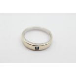 9ct white gold sapphire band ring - weighs 2.2 grams . Set with a princess cut sapphire in the