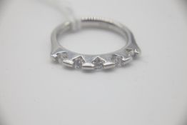 Fine Platinum 41pt Diamond Ring Set with five G Colour Diamonds SI Clarity. The ring is marked on