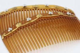 Pair of Georgian blonde eyed tortoiseshell hair grips. Beautifully detailed with high carat gold and