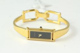 LADIES GUCCI 1500L, black dial, gold plated case and bracelet, quartz
