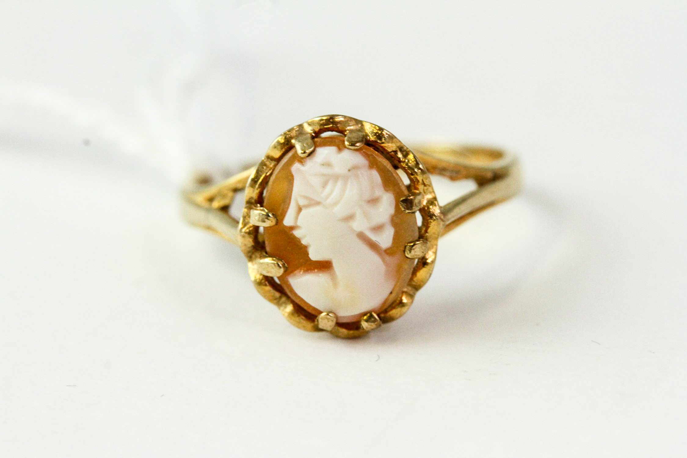 Fine 9ct gold and carved cameo ring, uk size N. Weighs 2.1 grams. The head of the ring measures 12mm