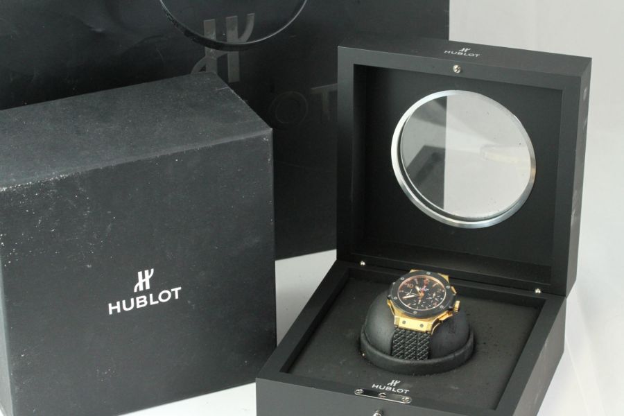 18CT HUBLOT BIG BANG CERAMIC CHRONOGRAPH BOX AND PAPERS - Image 2 of 5