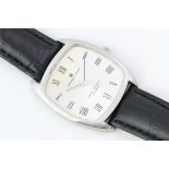 UNIVERSAL GENEVE WHITE SHADOW AUTOMATIC REFERENCE 866115, square silver dial with applied roman