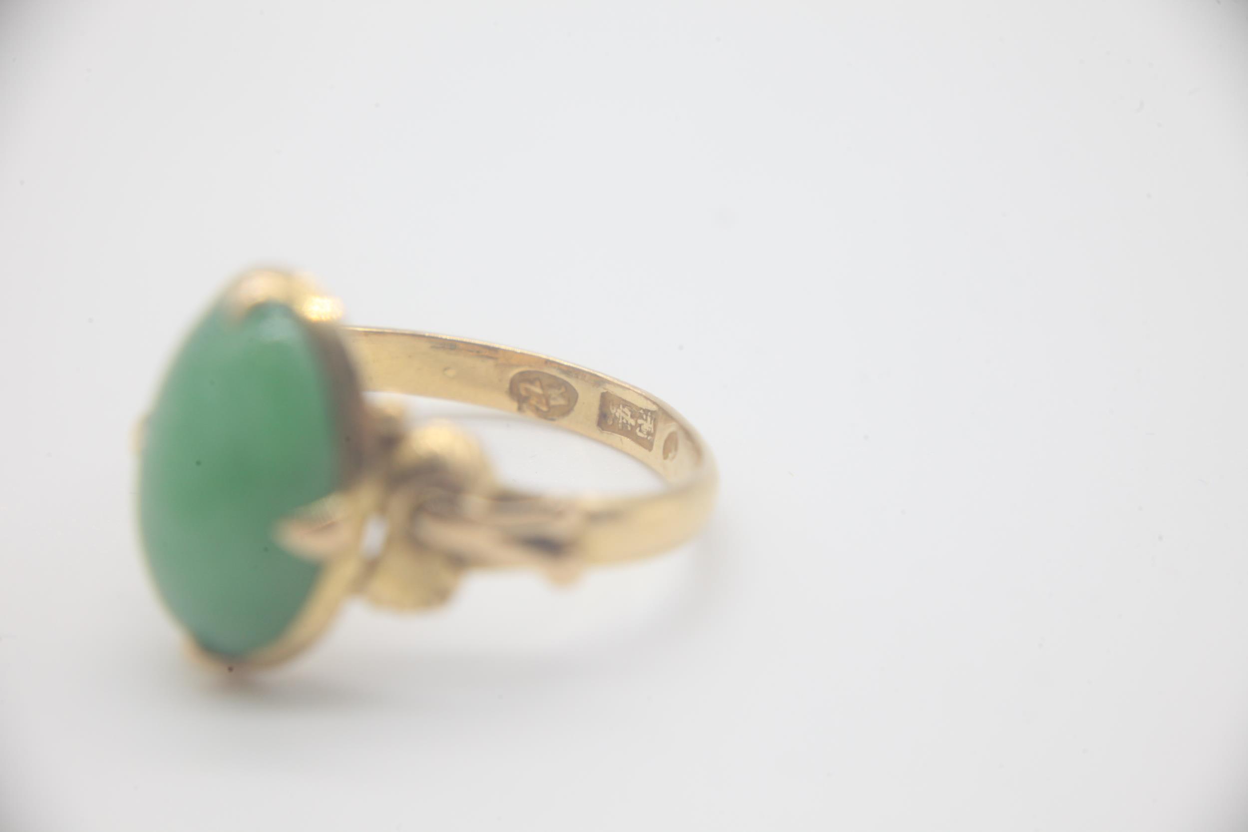 Antique Chinese 22ct Gold and Jade RingMarked 22K as well as Chinese Characters on the inside of the - Image 2 of 7