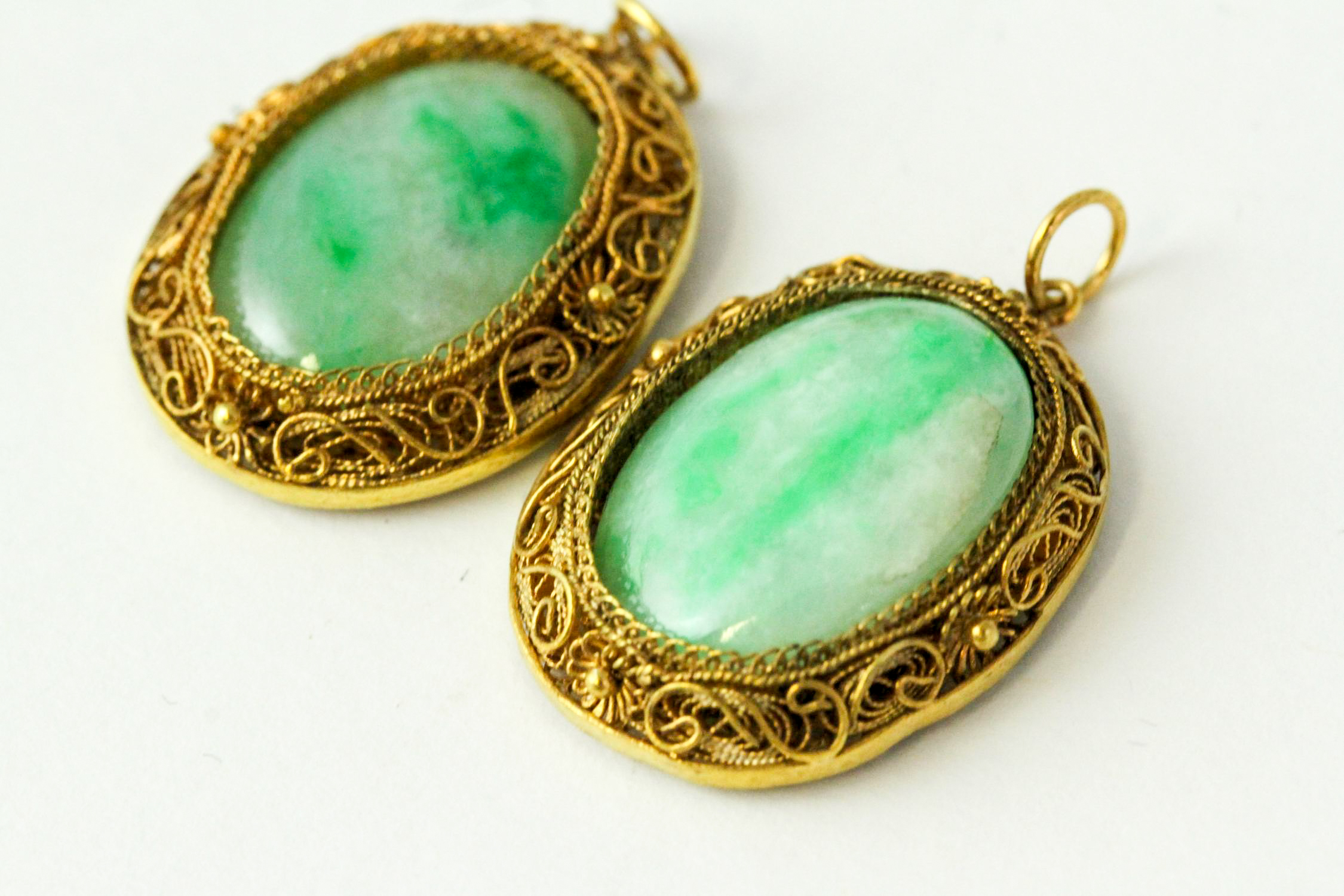 Vintage chinese sterling silver gilt and jade drop pendants in a satin box. The pendants measure 2. - Image 3 of 4