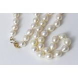 Fine 14ct Gold and Baroque Cultured Pearl NecklaceBeautifully set with tapered Baroque Pearls