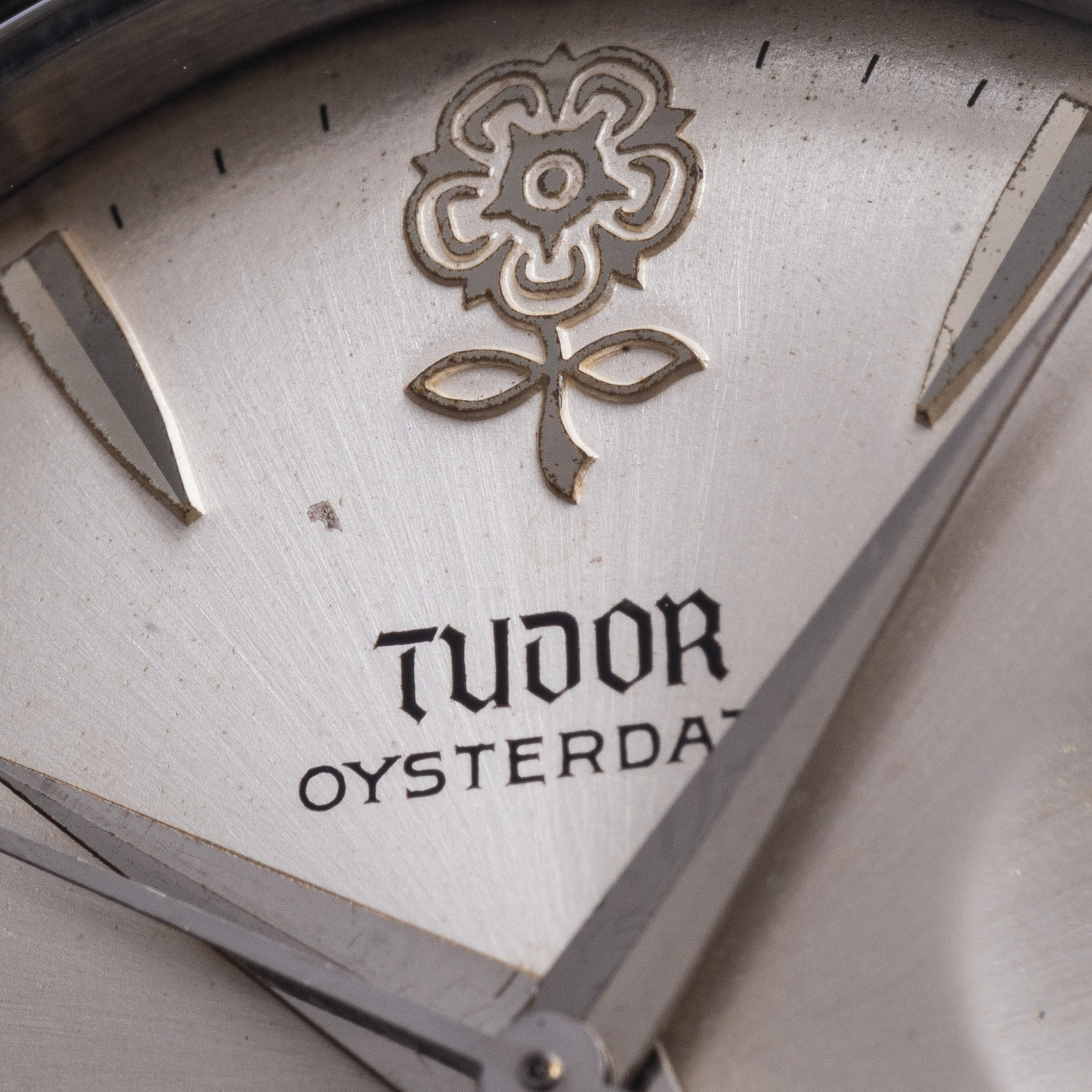 1962 TUDOR OYSTERDATE BIG ROSE WRISTWATCH MODEL 7962 MECHANICAL MANUAL WIND 34MM. REFERENCE 7962, - Image 2 of 12