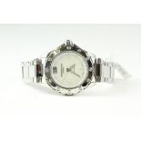 QUARTZ REYMOND WEIL, Mother of pearl dial with date function. In a 36mm stainless steel case. On a