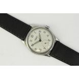 VINTAGE UNIVERSAL GENEVE REFERENCE 21010 CIRCA 1940, circular white dial with arabic numeral hour
