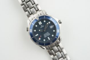 OMEGA SEAMASTER 300 AUTOMATIC WRISTWATCH, circular blue dial with hour markers and hands, 41mm