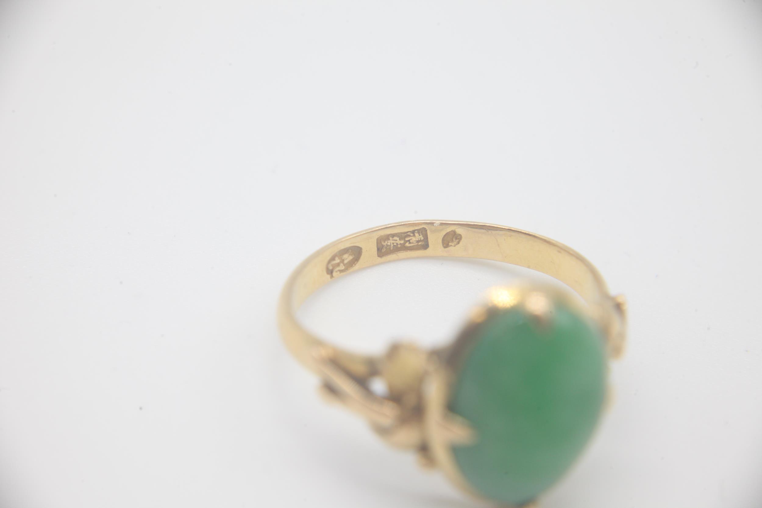 Antique Chinese 22ct Gold and Jade RingMarked 22K as well as Chinese Characters on the inside of the - Image 3 of 7