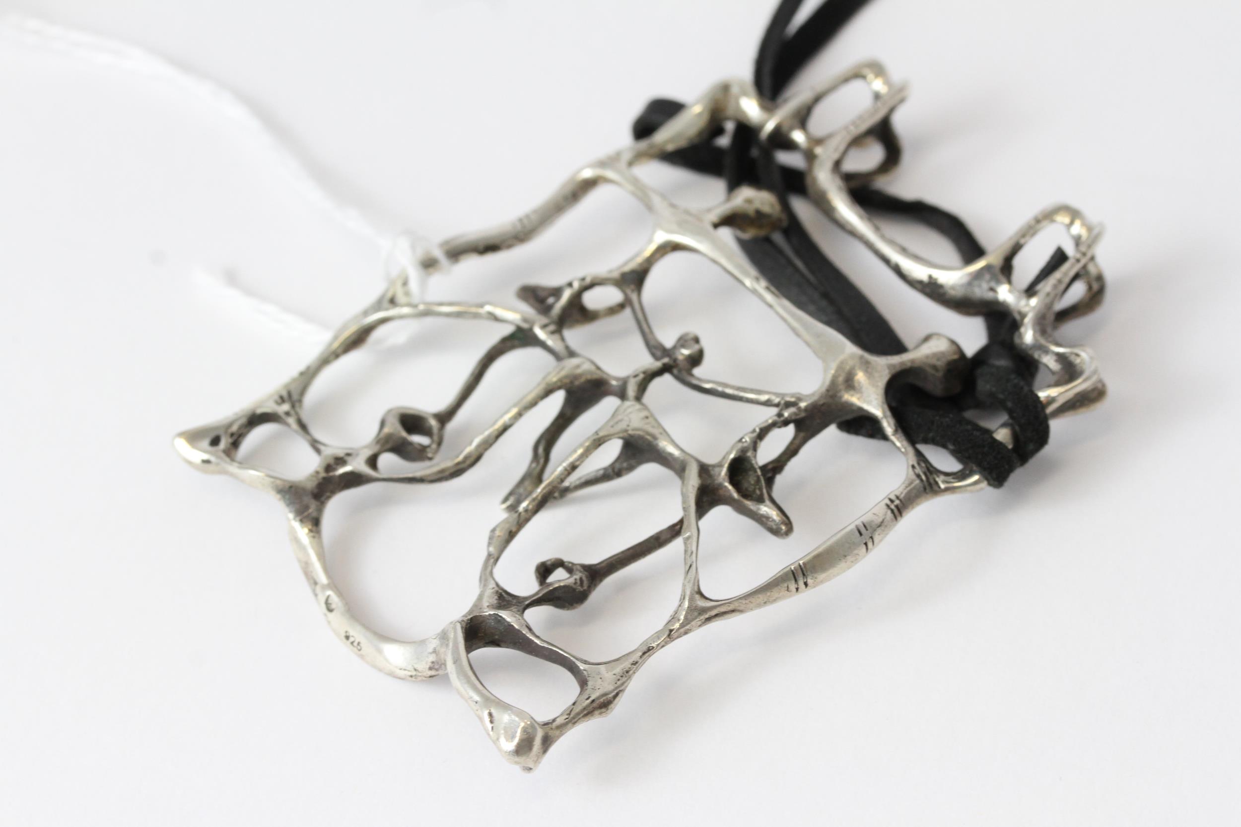 Fine sterling silver brutalist possibly henri Moore inspired pendant. Set in solid sterling silver - Image 3 of 4