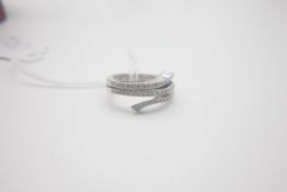 Fine Designer Damiani 18ct White Gold and Diamond Ring Fully hallmarkede for 18ct White Gold and set