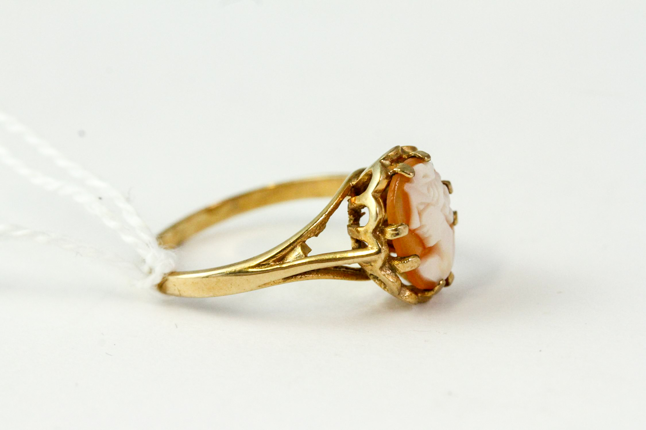 Fine 9ct gold and carved cameo ring, uk size N. Weighs 2.1 grams. The head of the ring measures 12mm - Image 2 of 2