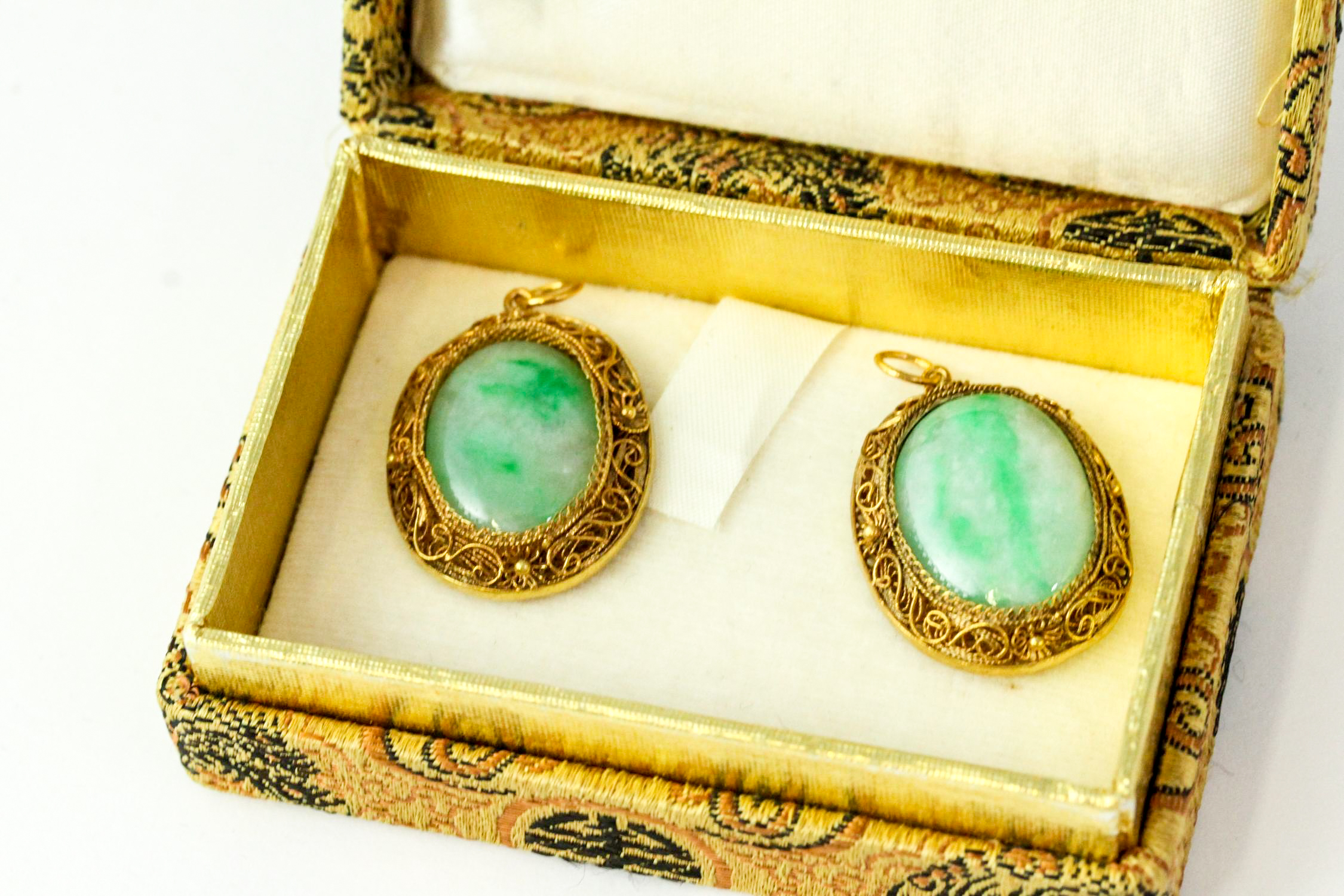 Vintage chinese sterling silver gilt and jade drop pendants in a satin box. The pendants measure 2.