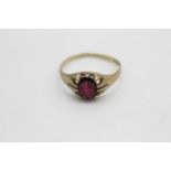 9ct gold vintage garnet gypsy ring (2.8g)