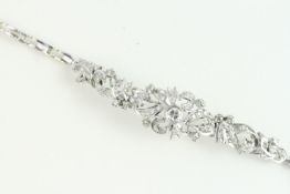 18ct Tested, Diamond Bracelet w / Estimated 1ct Diamonds (10gms).