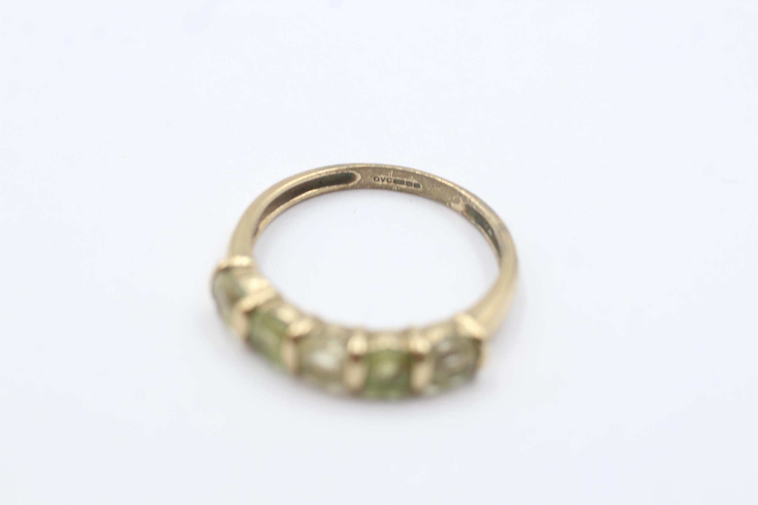 9ct gold vintage green gemstone five stone dress ring (1.8g) - Image 3 of 4