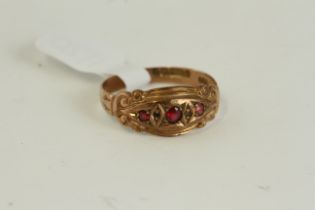 Antique 9ct gold and ruby ring, hallmarked with a Birmingham assay office mark. Set with rubies .