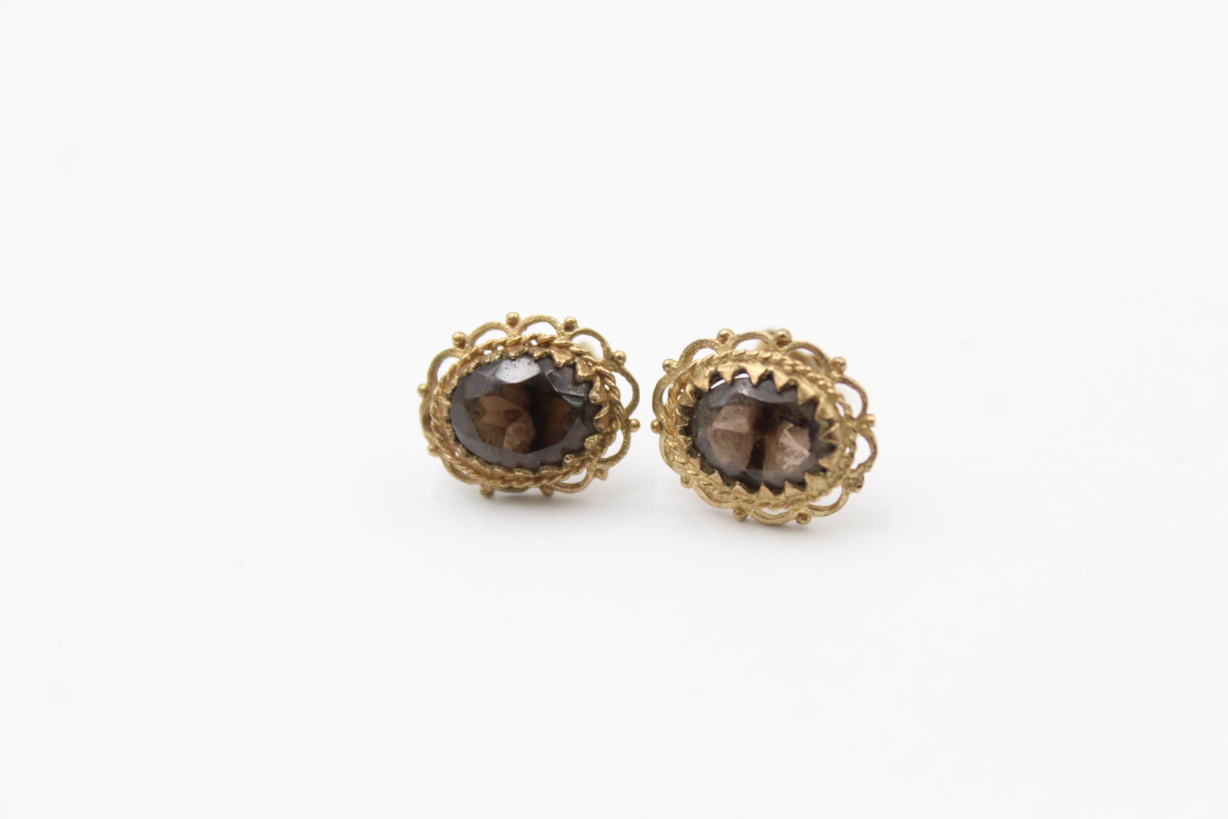 3 x 9ct yelow & white gold paired gemstone stud earrings inc. opal, garnet & smoky quartz (4.6g) - Image 2 of 6