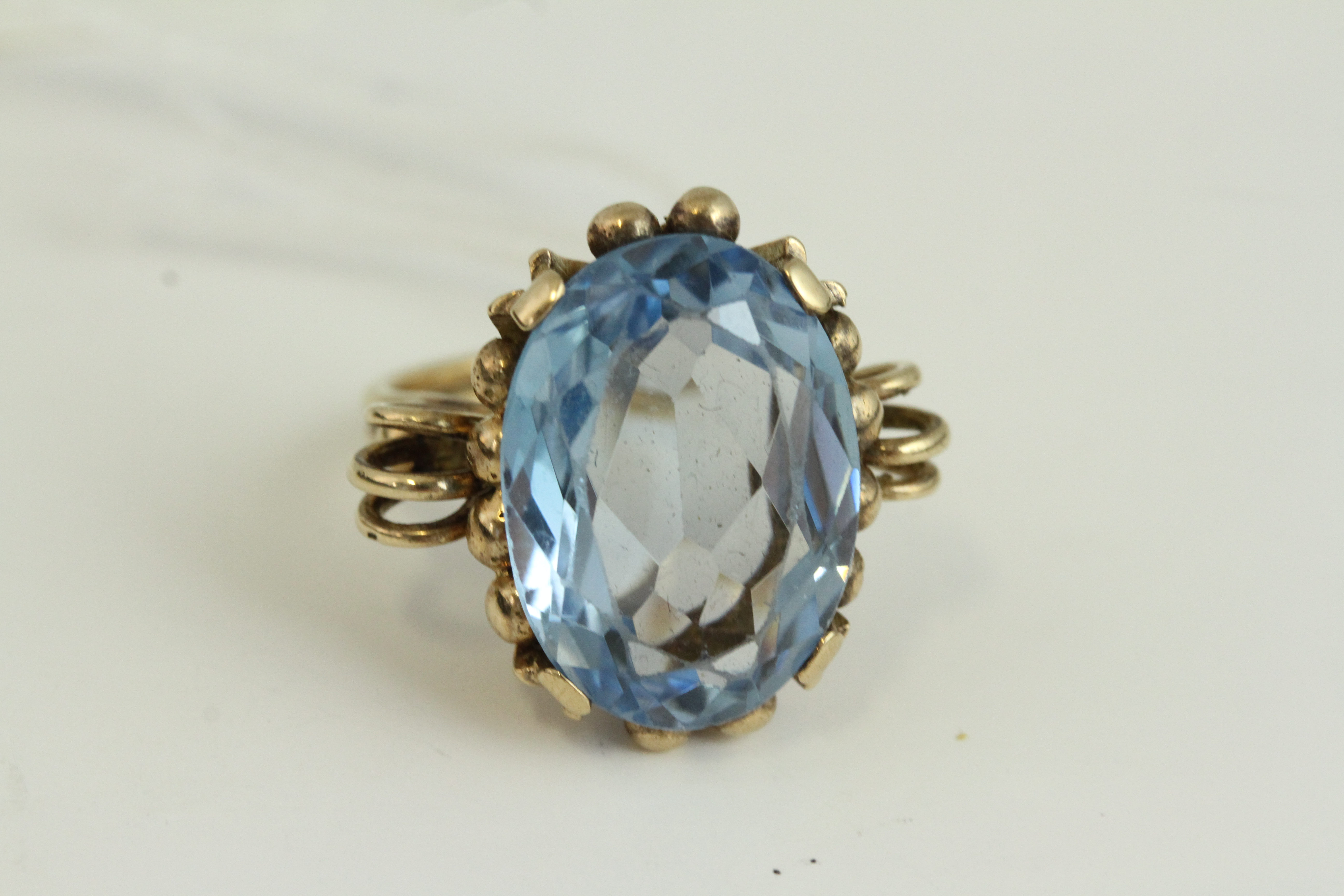 Vintage 9ct gold large blue stone ring. Fully hallmarked with a london assay office . The head of - Image 2 of 3