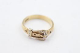 9ct gold buckle ring with clear gemstone detailing (2.6g)