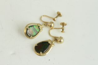 Fine 14ct gold and opal turn screw drop earrings. Marked 14k . Measures 2.5cm x 1.2cm wide. Weighs