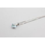 9ct white gold topaz pendant on chain (1.2g)