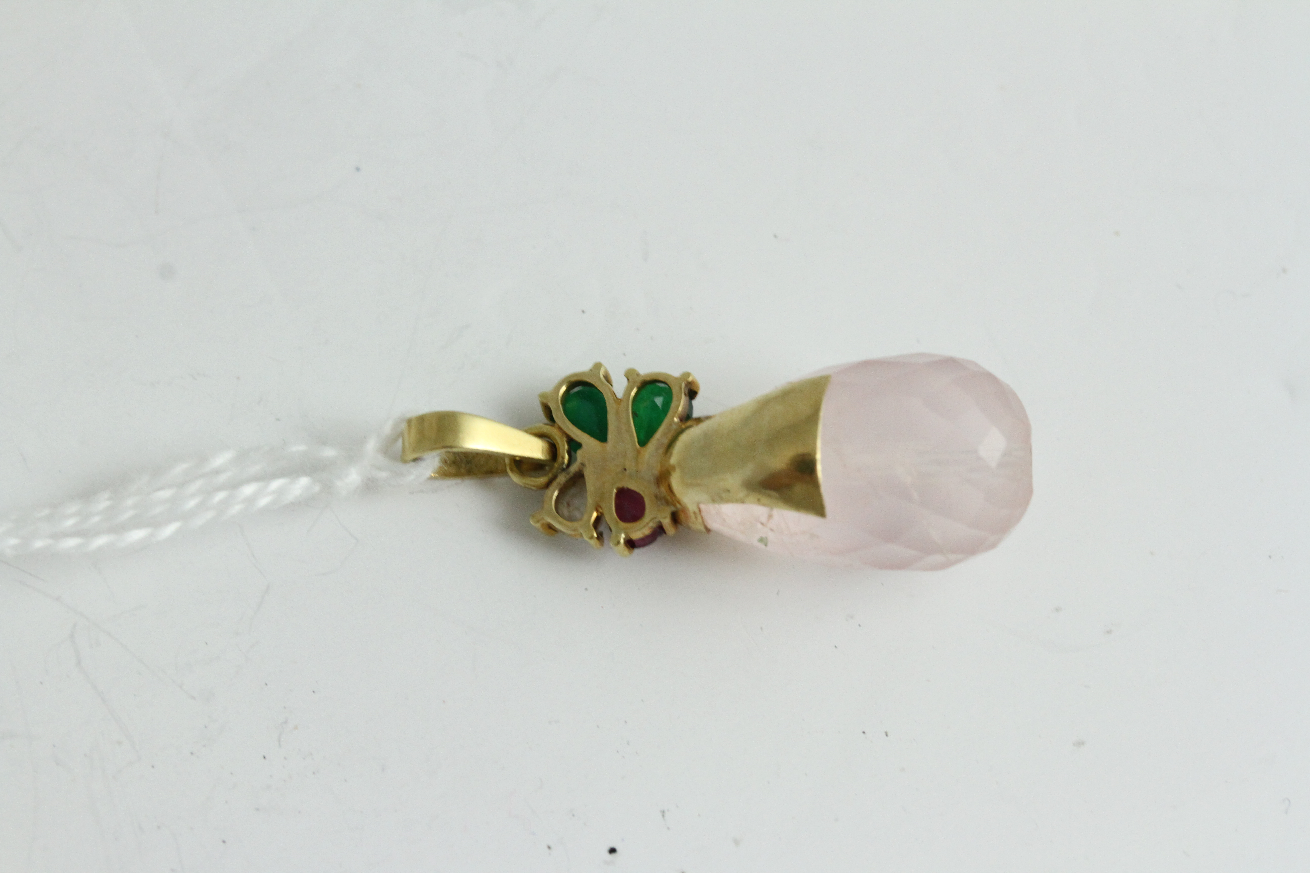 Fine 18ct gold emerald and rose quartz drop pendant. Set with emeralds, ruby and a pearl and a large - Image 4 of 5