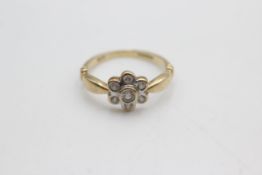 9ct gold vintage clear gemstone flower ring (2.2g)