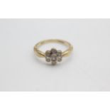 9ct gold vintage clear gemstone flower ring (2.2g)