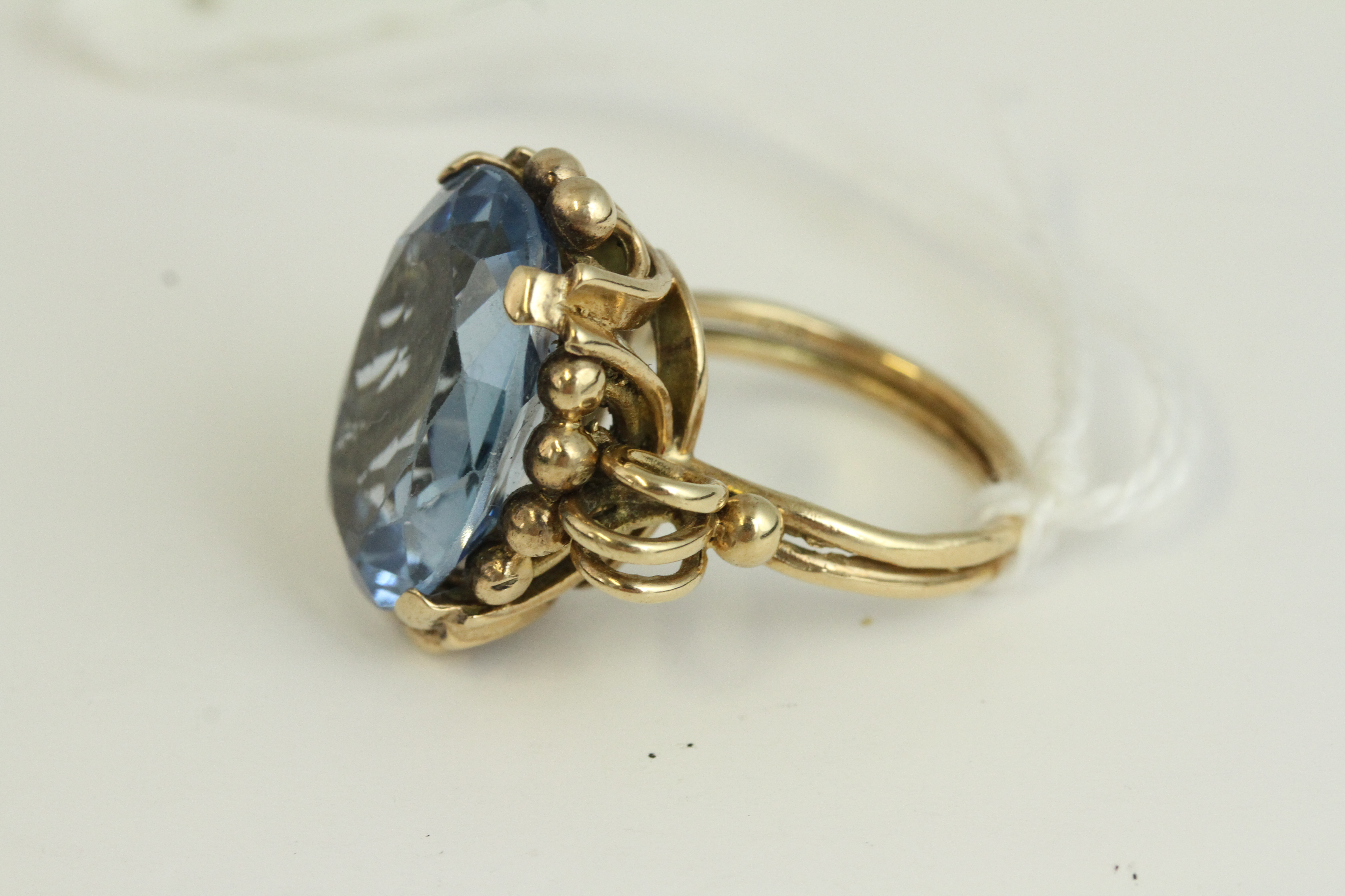 Vintage 9ct gold large blue stone ring. Fully hallmarked with a london assay office . The head of - Image 3 of 3