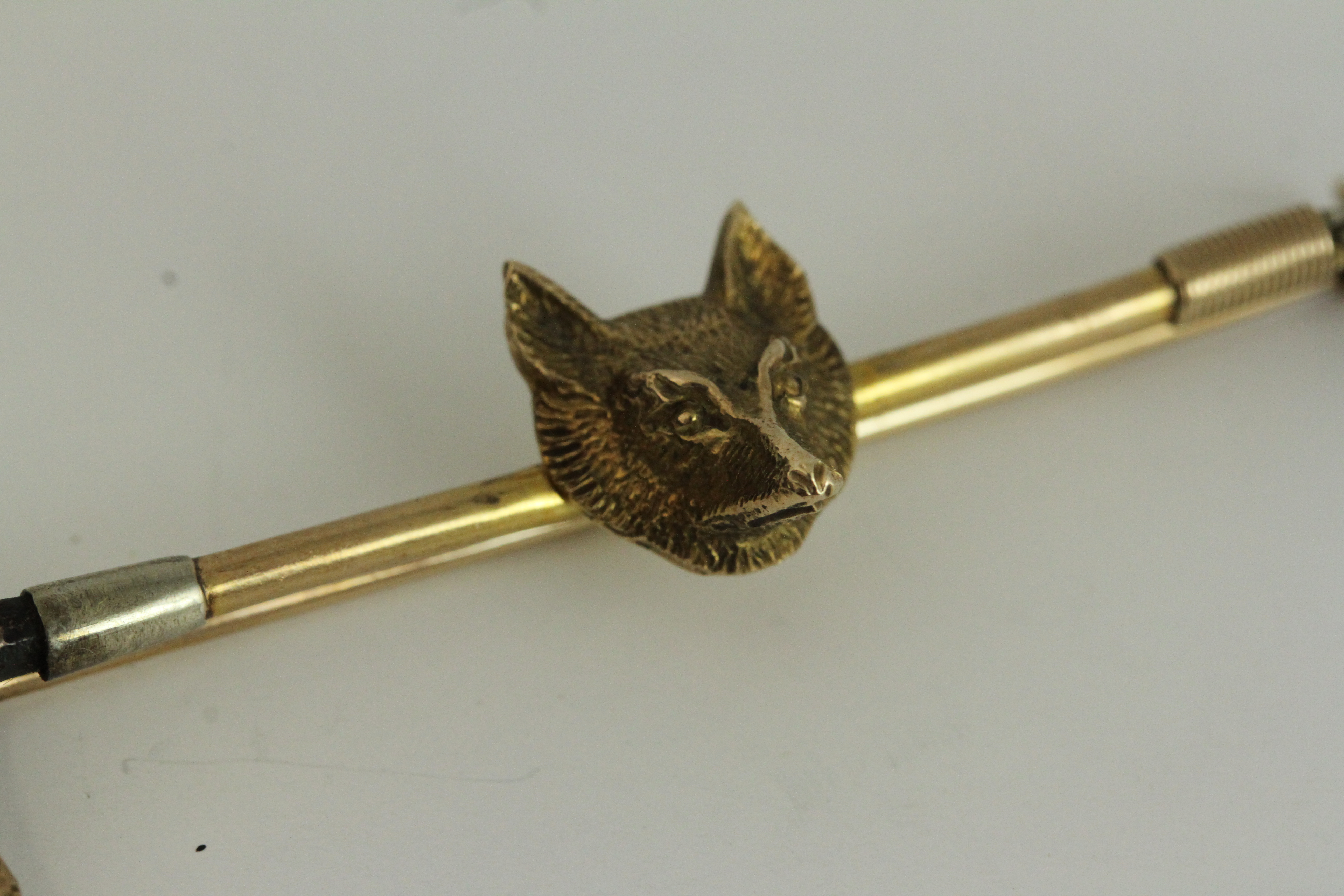 Antique 9ct gold heavy fox hunting bar brooch , marked 9ct . Measures 6.5cm in length . Weighs 6.4 - Image 2 of 4