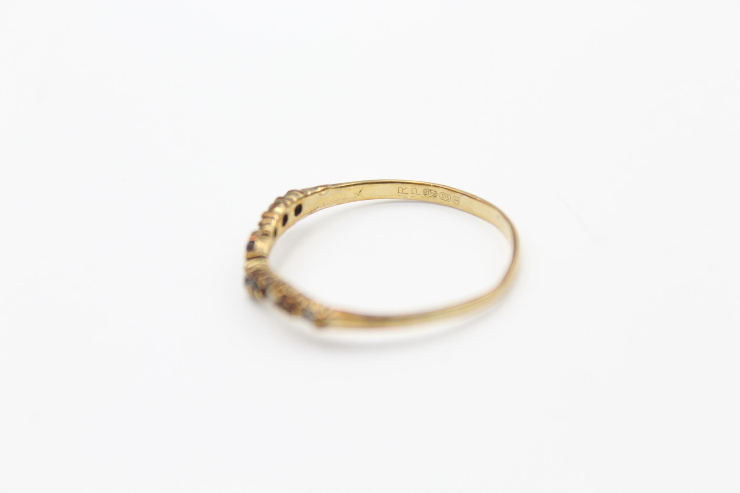 9ct gold vintage garnet & clear gemstone wishbone ring (1.1g) - Image 3 of 4